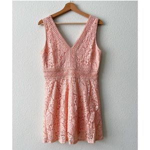 Francesca Light Peach Lace Floral V-neck Dress size L